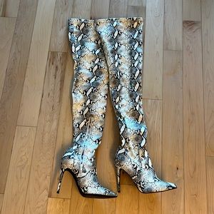 Steve Madden high booths